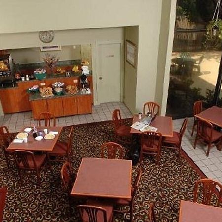 Huntsville Hotel & Suites Restaurant photo